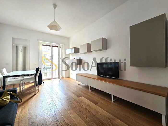 Appartamento trilocale in affitto in Via Capo Miseno, Roma