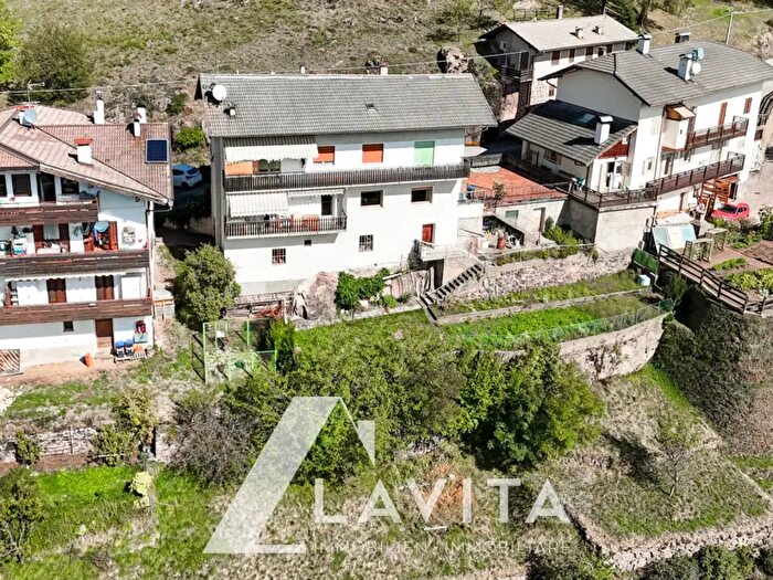 Casa con 5 locali in vendita in Frazione Carbonare, Capriana