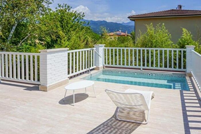 Casa con 6 locali in affitto in Forte Dei Marmi