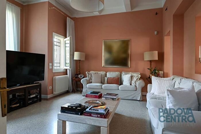 Casa con 6 locali in vendita in Prato della Valle Padova, Padova