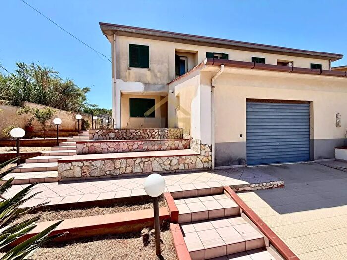 Casa con 6 locali in vendita in Viale Salvatore Vitale d, Trappeto