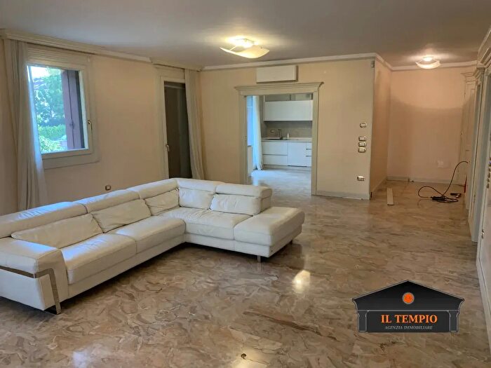 Appartamento con 5 locali in affitto in Corso Fogazzaro, Vicenza