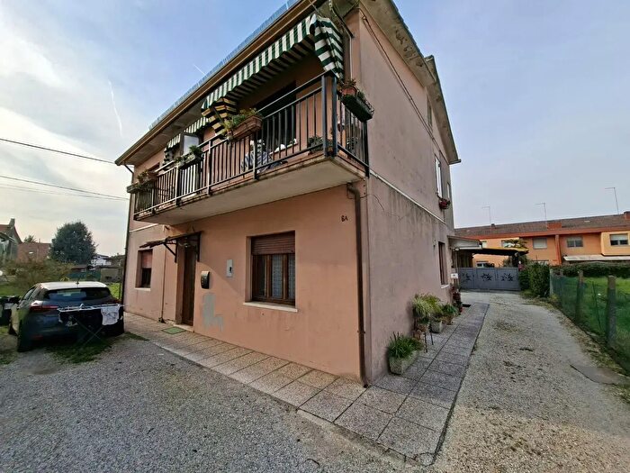 Appartamento trilocale in vendita in Via Porto Menai, Mira