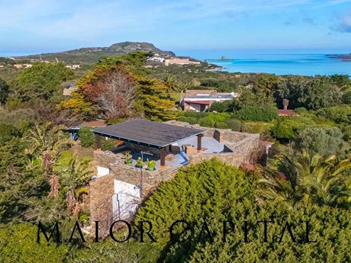 Casa con 8 locali in vendita in Stintino