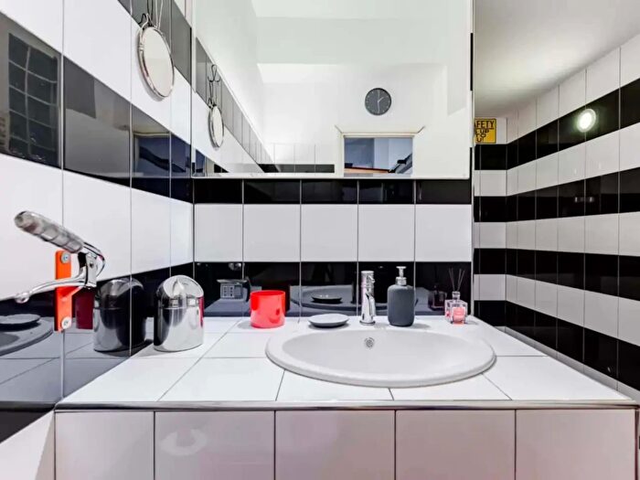 Appartamento monolocale in affitto in Via Canosa di Puglia, Roma