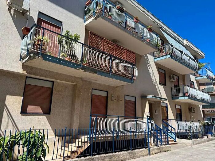 Appartamento quadrilocale in affitto in Via Felix Mendelssohn, Palermo