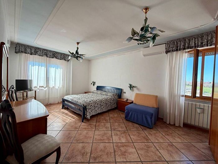 Appartamento trilocale in affitto in Viale Eretum, Casal Monastero, Roma