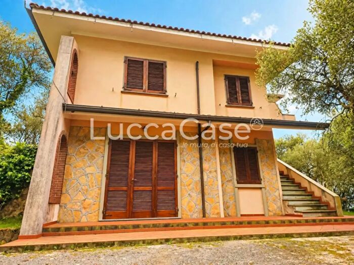 Casa con 6 locali in vendita in del Pianello, Camaiore
