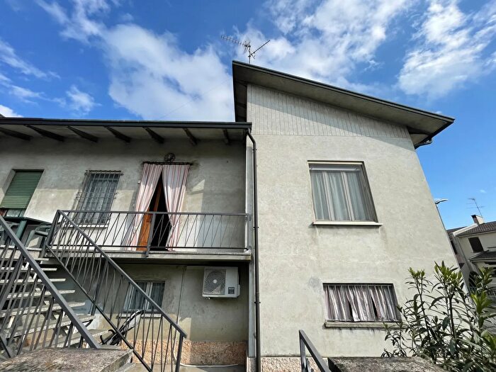 Casa trilocale in vendita in Suzzara