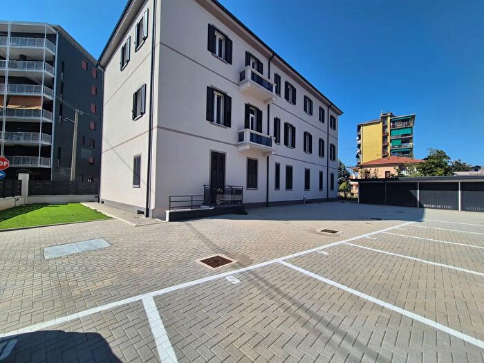 Appartamento trilocale in vendita in Via Bernardino Luino, Gallarate