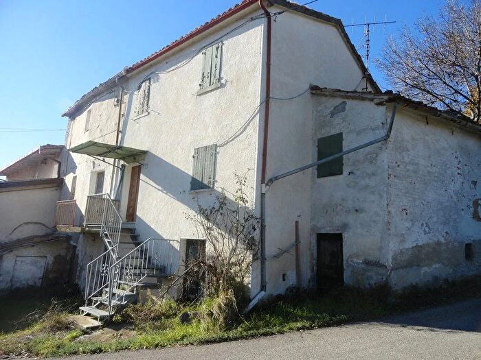 Casa quadrilocale in vendita in Secchiano Novafeltria Rn, Novafeltria