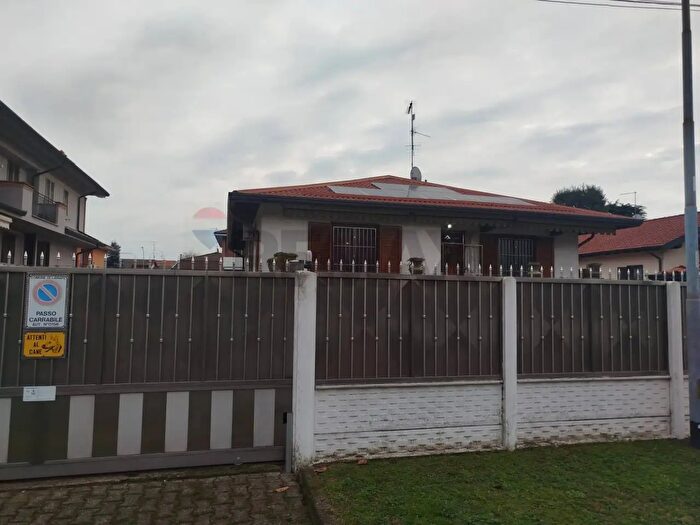 Casa con 7 locali in vendita in Via Valsugana, Lainate