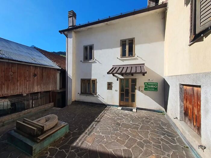 Casa trilocale in vendita in Via Moggio, Paularo