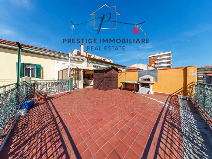 Casa con 7 locali in vendita in Livorno