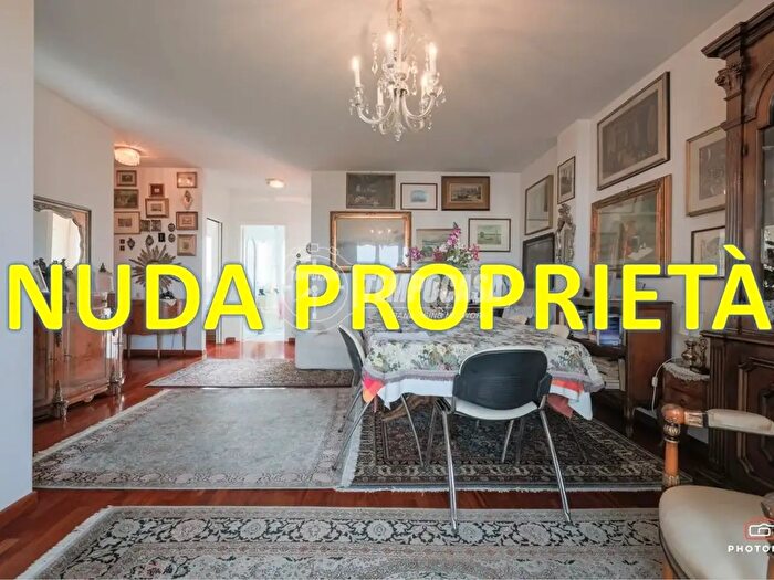 Appartamento quadrilocale in vendita in Via Michelangelo Buonarroti, Bologna