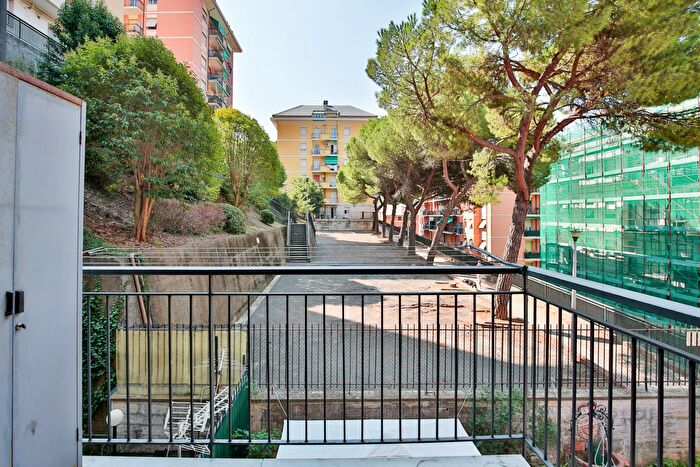 Appartamento con 6 locali in vendita in Via Mogadiscio, Genova