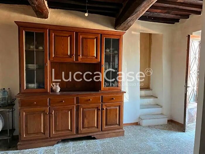 Casa quadrilocale in vendita in Lucca
