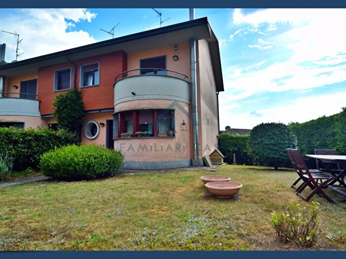 Casa quadrilocale in vendita in Via Belvedere, Castronno