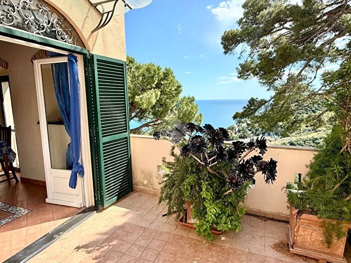 Casa quadrilocale in vendita in Piazza Angelo Carli, Imperia