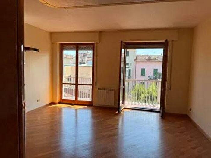 Appartamento con 6 locali in affitto in Via Cairoli No Number, Campo di Marte, Firenze