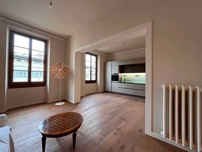 Appartamento con 6 locali in affitto in Firenze