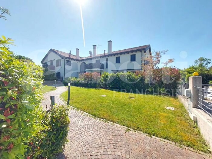 Appartamento con 5 locali in affitto in Via Ghirada, Treviso