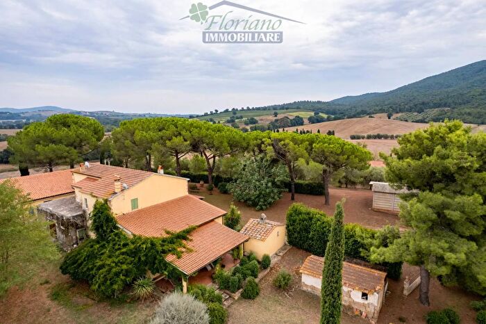 Casa con 10 locali in vendita in Strada della Sgrilla, Capalbio