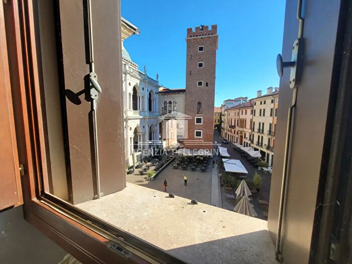 Appartamento trilocale in vendita in Piazze delle Erbe, Vicenza