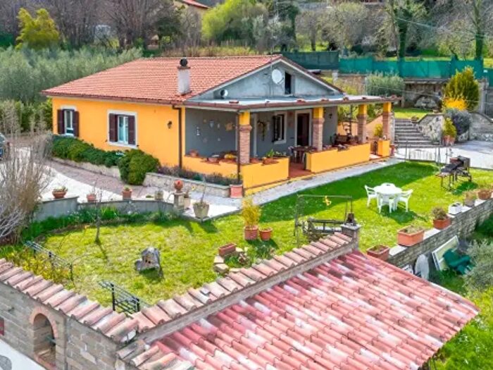 Casa quadrilocale in vendita in Via Toce, Cave