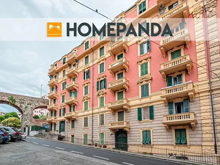 Appartamento trilocale in vendita in Via B Ottaviano, Savona