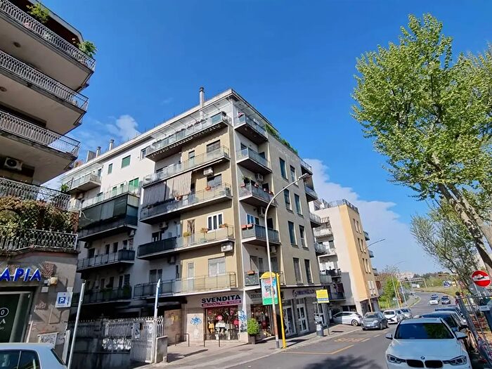 Appartamento quadrilocale in affitto in Via Renato Fucini, Roma