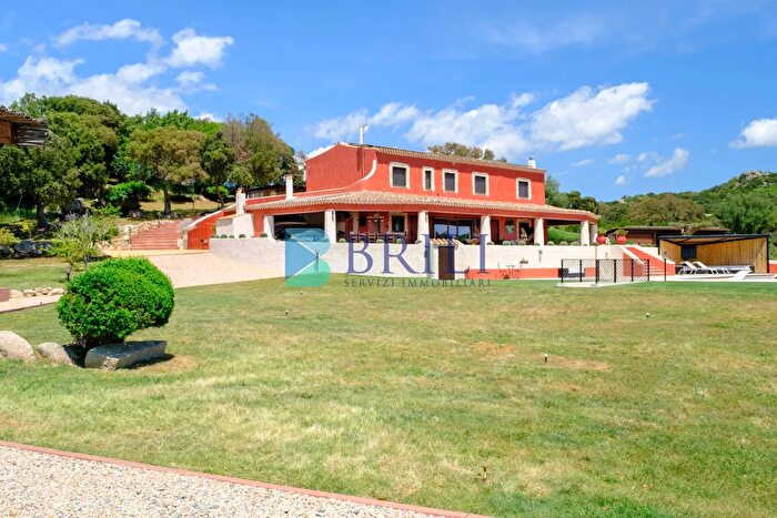 Casa con 20 locali in vendita in Telti