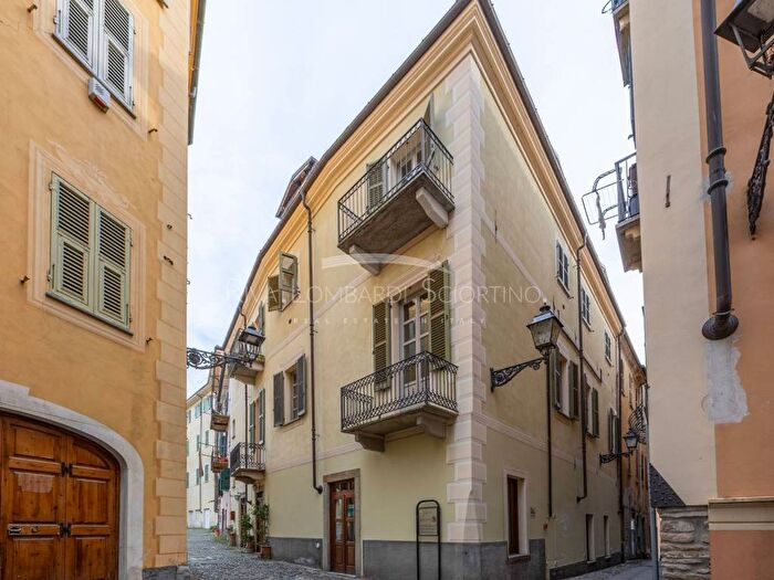 Casa con 6 locali in vendita in Via Giuseppe Verdi, Centro, Acqui Terme