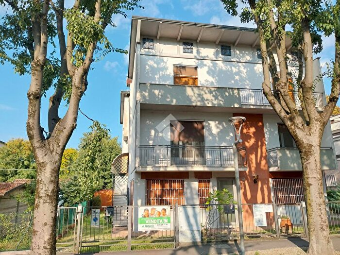 Appartamento con 5 locali in vendita in Viale G Marconi, Lugo