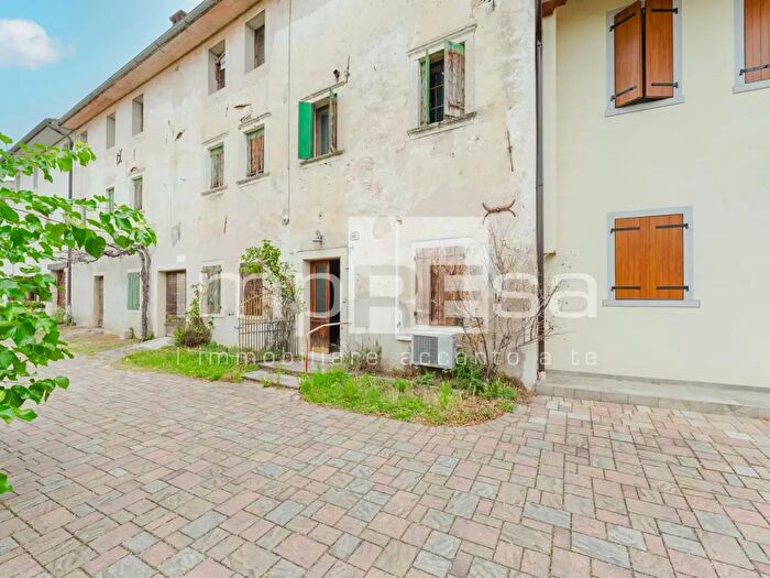 Casa con 10 locali in vendita in Via Danese, Fregona