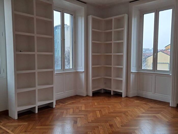 Appartamento trilocale in affitto in Via Spartaco, Montenero, Milano