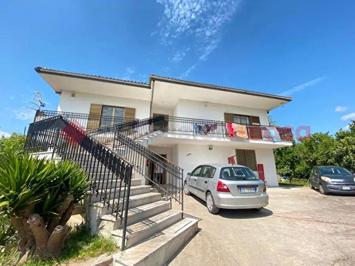 Casa con 6 locali in vendita in Via dei Platani Snc, Carinola