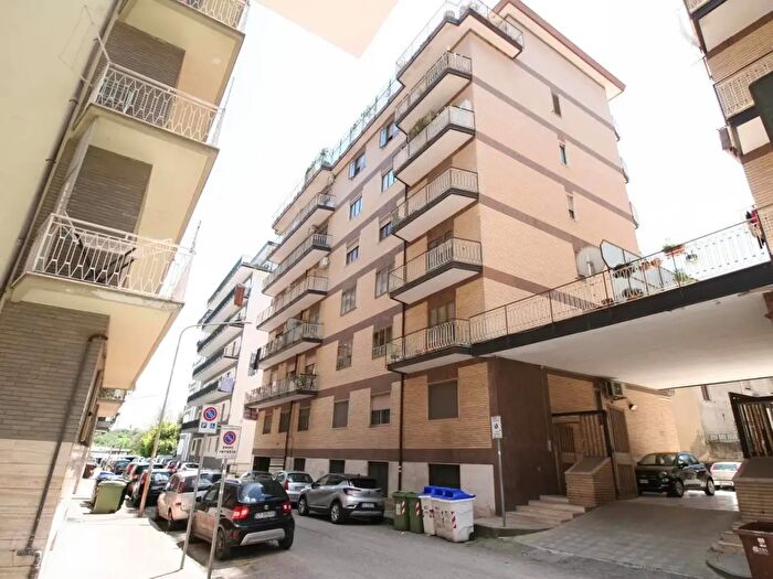 Appartamento con 7 locali in affitto in Via Iacopo da Benevento, Benevento