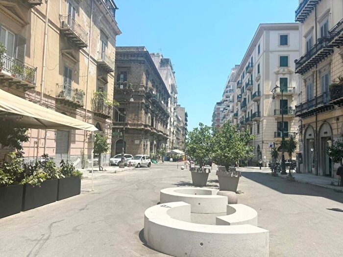 Appartamento con 6 locali in affitto in Via Emerico Amari, Roma Cavour, Palermo
