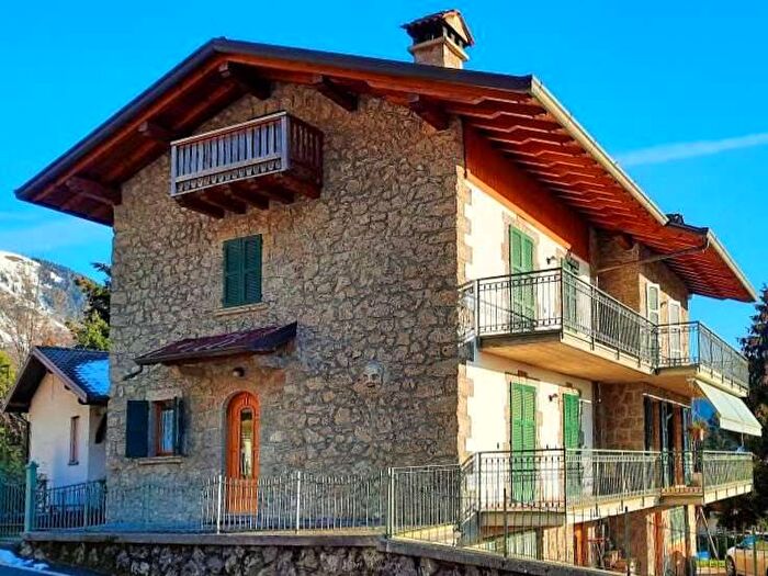 Appartamento quadrilocale in affitto in Via Coste, Centro, Castione della Presolana