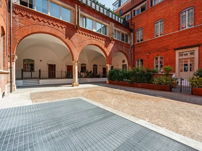 Appartamento con 5 locali in vendita in Corso Raffaello, Torino
