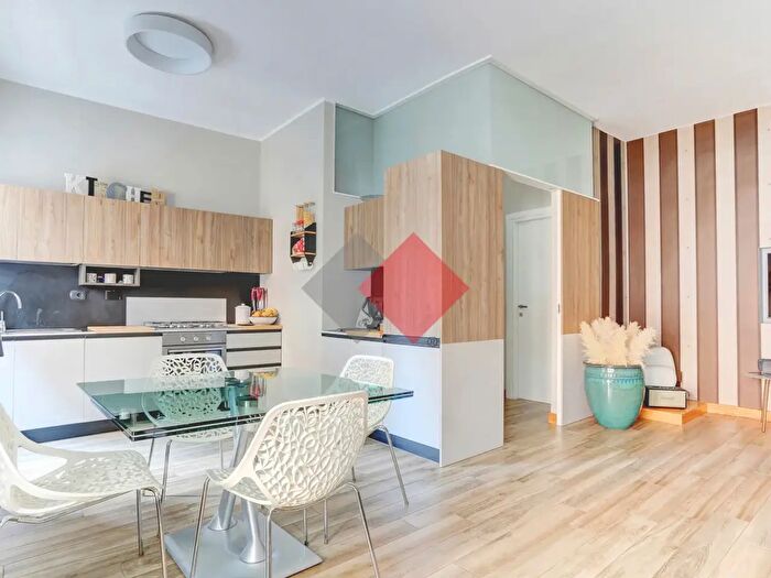 Appartamento trilocale in vendita in Via al Sesto Miglio, Roma