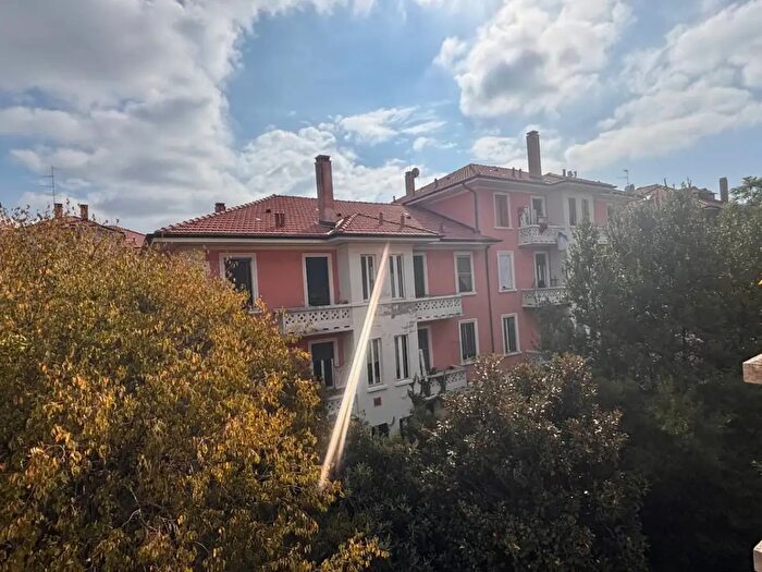 Appartamento trilocale in affitto in Via Borsi, Milano