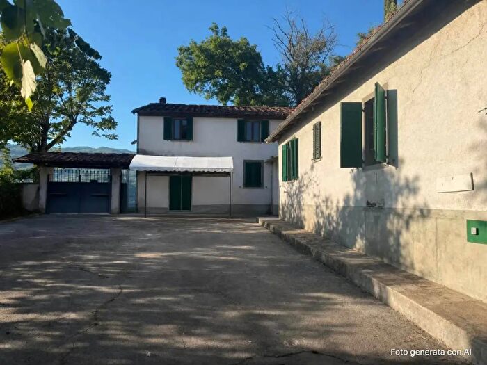 Casa con 12 locali in vendita in Pistoia