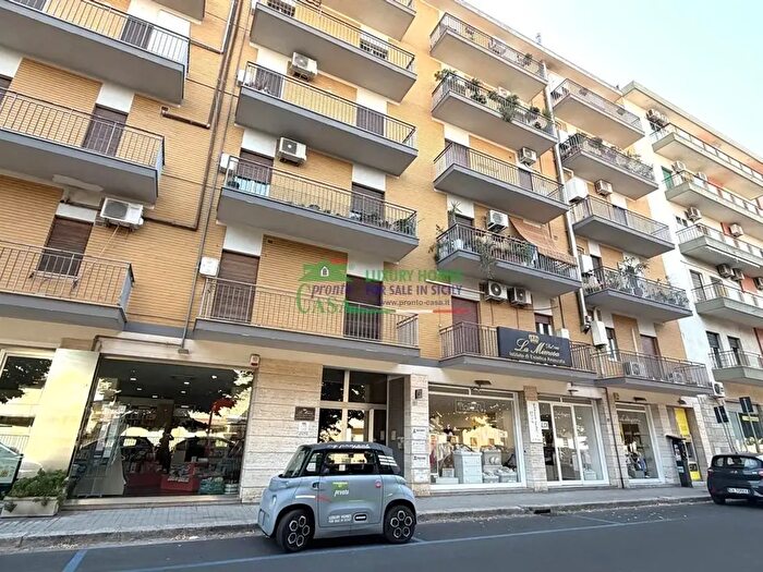 Appartamento con 6 locali in vendita in Via Colajanni, Ragusa