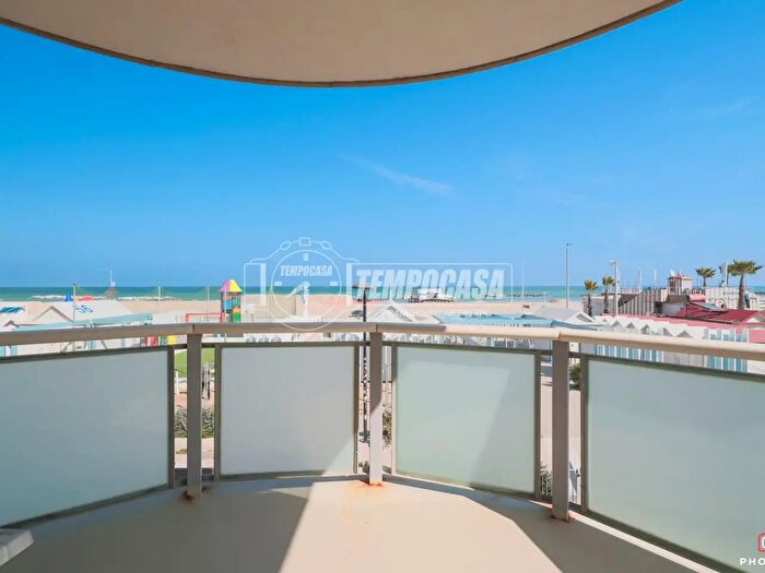 Appartamento trilocale in vendita in Via Carducci, Cattolica