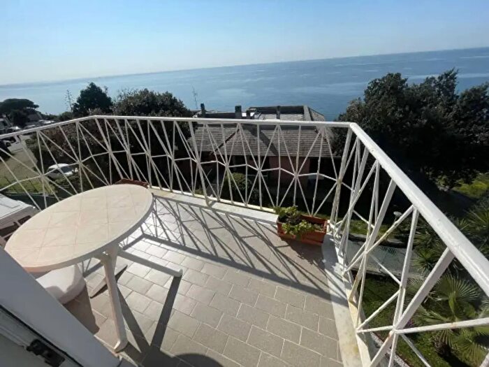 Appartamento trilocale in affitto in Via Fabrizi, Genova