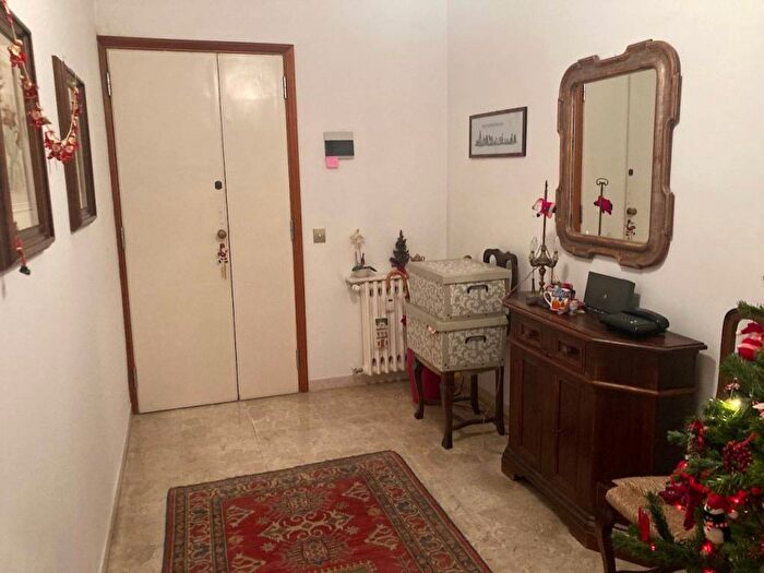 Appartamento con 5 locali in affitto in Via Castruccio Castracani, Vittoria Apuana, Forte dei Marmi