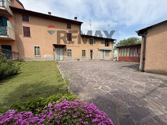 Casa con 9 locali in vendita in Vicolo Secondo Ospedale, Medole