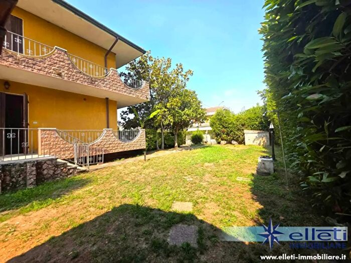 Casa con 6 locali in vendita in Montignoso